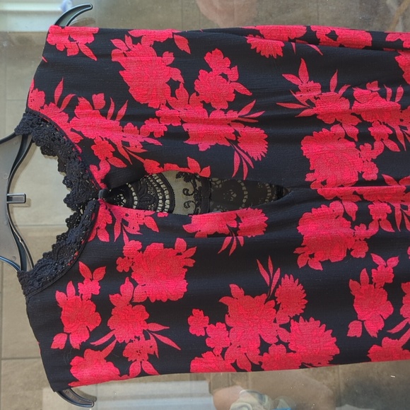 NWT Torrid Black and Red Floral Crinkle Gauze Crochet Dress - Picture 12 of 14
